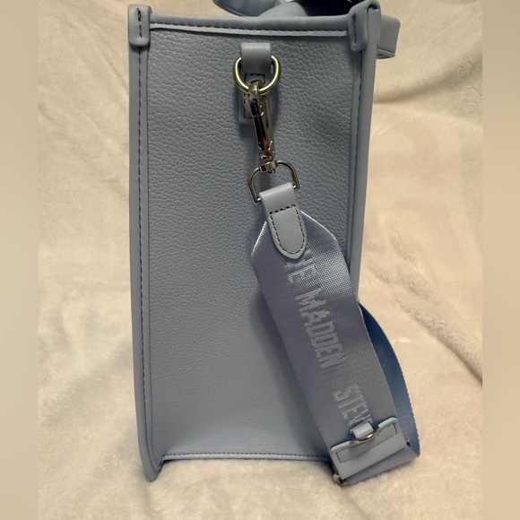 NWT Steve Madden BWEBBER-EL Light Blue Soft Faux Leather Tote w/Adjustable Strap - Picture 4 of 15